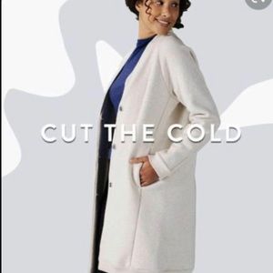 Gorgeous Kit and Ace Cut the Cold jacket in Heather white.Warmperfect for spring